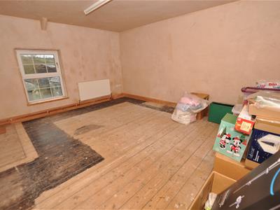 Rear bedroom 4